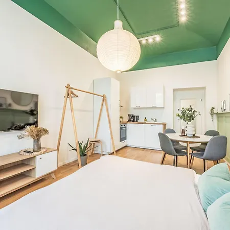 Celakovsky-2 By Interhome * براغ